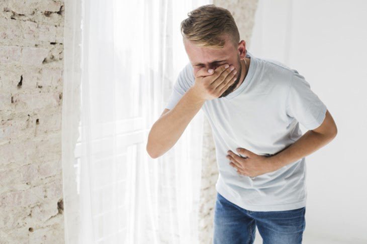 Bác sĩ mách cách xử lý ban đầu tại nhà khi bị trào ngược dạ dày thực quản - Ảnh 1.